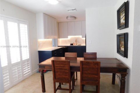 House in Wilton Manors, Florida 3 bedrooms, 114.08 sq.m. № 2069396 - photo 7