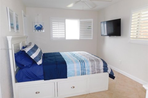 House in Wilton Manors, Florida 3 bedrooms, 114.08 sq.m. № 2069396 - photo 14