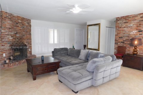 House in Wilton Manors, Florida 3 bedrooms, 114.08 sq.m. № 2069396 - photo 6