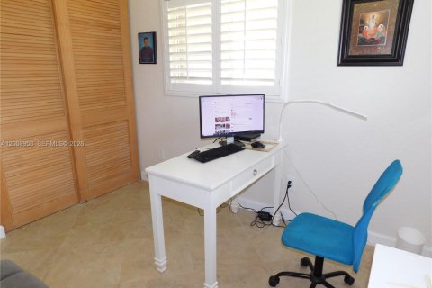 House in Wilton Manors, Florida 3 bedrooms, 114.08 sq.m. № 2069396 - photo 26