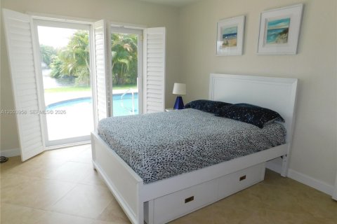 House in Wilton Manors, Florida 3 bedrooms, 114.08 sq.m. № 2069396 - photo 20