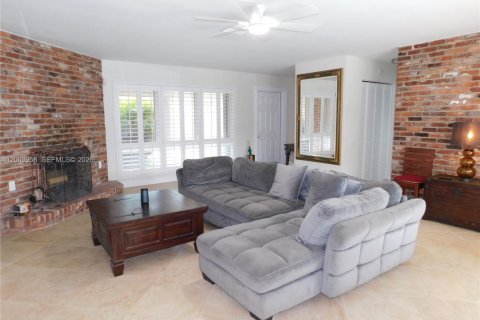 House in Wilton Manors, Florida 3 bedrooms, 114.08 sq.m. № 2069396 - photo 28