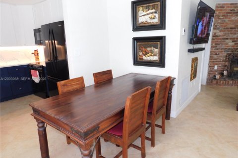 House in Wilton Manors, Florida 3 bedrooms, 114.08 sq.m. № 2069396 - photo 29