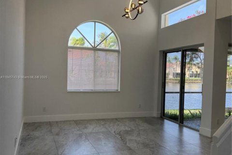 House in Dania Beach, Florida 3 bedrooms, 115.01 sq.m. № 1936117 - photo 5