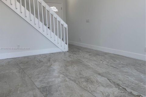 House in Dania Beach, Florida 3 bedrooms, 115.01 sq.m. № 1936117 - photo 6