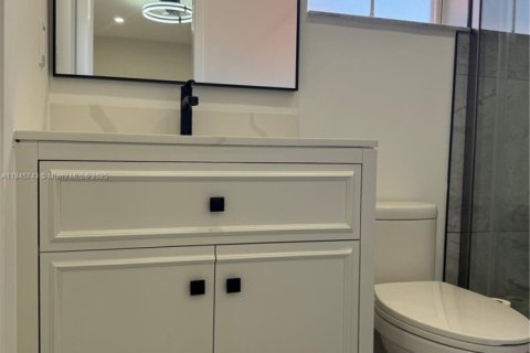 House in Dania Beach, Florida 3 bedrooms, 115.01 sq.m. № 1936117 - photo 29