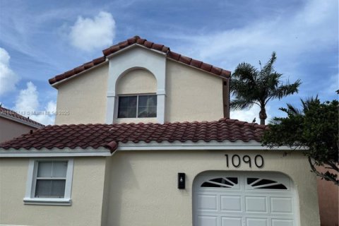 House in Dania Beach, Florida 3 bedrooms, 115.01 sq.m. № 1936117 - photo 2