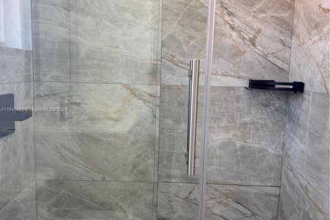 House in Dania Beach, Florida 3 bedrooms, 115.01 sq.m. № 1936117 - photo 28