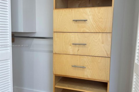 House in Dania Beach, Florida 3 bedrooms, 115.01 sq.m. № 1936117 - photo 30