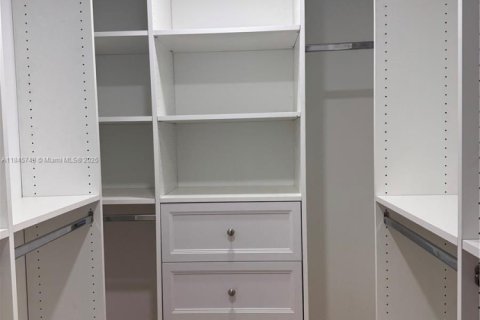 House in Dania Beach, Florida 3 bedrooms, 115.01 sq.m. № 1936117 - photo 18