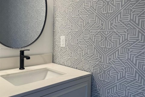 House in Dania Beach, Florida 3 bedrooms, 115.01 sq.m. № 1936117 - photo 20