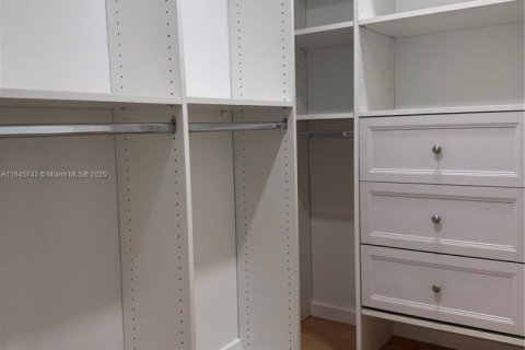 House in Dania Beach, Florida 3 bedrooms, 115.01 sq.m. № 1936117 - photo 19