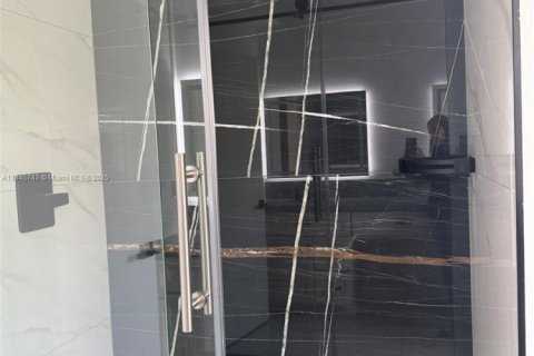 House in Dania Beach, Florida 3 bedrooms, 115.01 sq.m. № 1936117 - photo 15