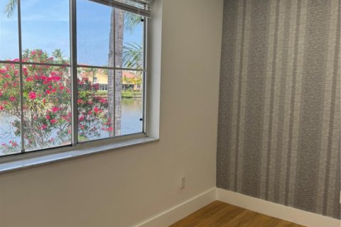 House in Dania Beach, Florida 3 bedrooms, 115.01 sq.m. № 1936117 - photo 23