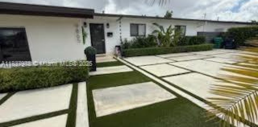 House in Miami, Florida 4 bedrooms, 140.1 sq.m. № 1823606