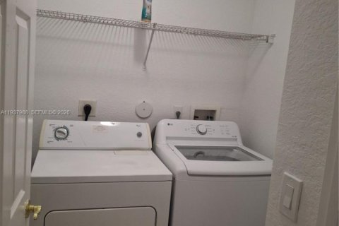 Villa ou maison à louer à Miramar, Floride: 2 chambres, 134.71 m2 № 1995744 - photo 8