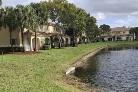 Villa ou maison à louer à Miramar, Floride: 2 chambres, 134.71 m2 № 1995744 - photo 4