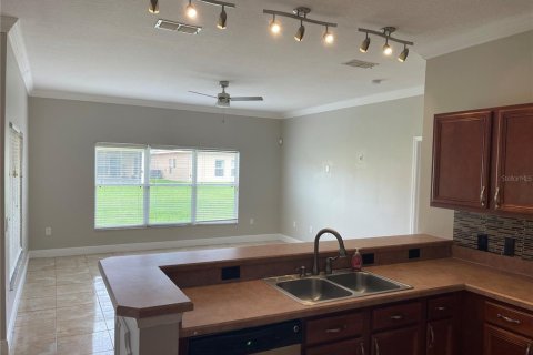 Villa ou maison à louer à Kissimmee, Floride: 5 chambres, 271.27 m2 № 2407086 - photo 3