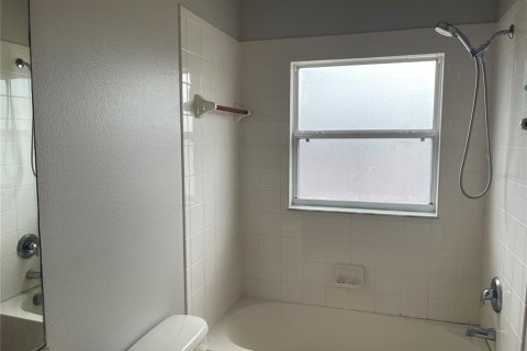 Villa ou maison à louer à Kissimmee, Floride: 5 chambres, 271.27 m2 № 2407086 - photo 27