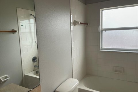 Villa ou maison à louer à Kissimmee, Floride: 5 chambres, 271.27 m2 № 2407086 - photo 25