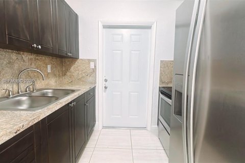 Villa ou maison à louer à Miami, Floride: 2 chambres № 2181037 - photo 6