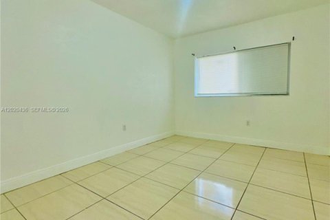 Villa ou maison à louer à Miami, Floride: 2 chambres № 2181037 - photo 5