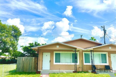 Villa ou maison à Miami, Floride 2 chambres № 2181037