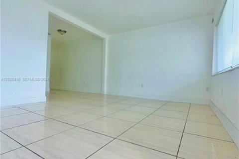Villa ou maison à louer à Miami, Floride: 2 chambres № 2181037 - photo 3