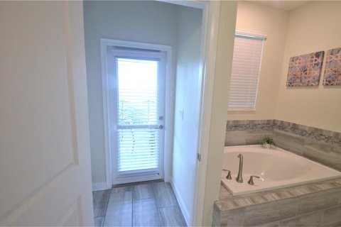 House in Davenport, Florida 8 bedrooms, 363.15 sq.m. № 1667009 - photo 28
