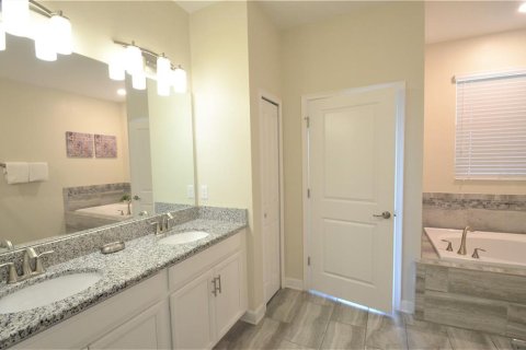 House in Davenport, Florida 8 bedrooms, 363.15 sq.m. № 1667009 - photo 26