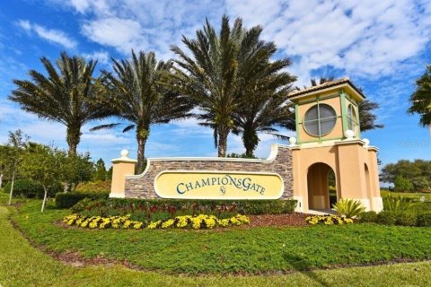 House in Davenport, Florida 8 bedrooms, 363.15 sq.m. № 1667009 - photo 1