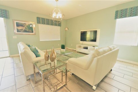 House in Davenport, Florida 8 bedrooms, 363.15 sq.m. № 1667009 - photo 6