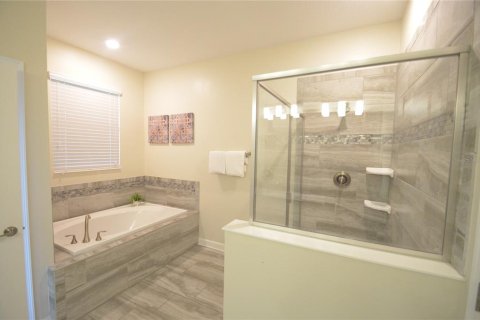 House in Davenport, Florida 8 bedrooms, 363.15 sq.m. № 1667009 - photo 24