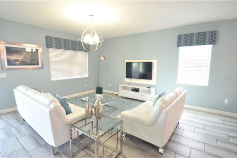 House in Davenport, Florida 8 bedrooms, 363.15 sq.m. № 1667009 - photo 5