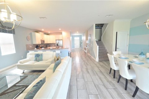 House in Davenport, Florida 8 bedrooms, 363.15 sq.m. № 1667009 - photo 8