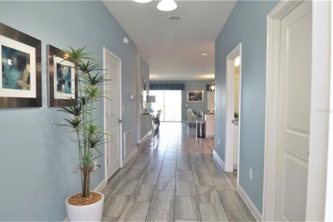 House in Davenport, Florida 8 bedrooms, 363.15 sq.m. № 1667009 - photo 3