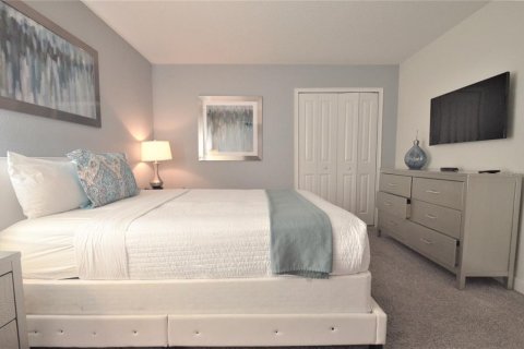 House in Davenport, Florida 8 bedrooms, 363.15 sq.m. № 1667009 - photo 19