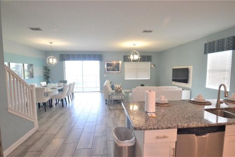 House in Davenport, Florida 8 bedrooms, 363.15 sq.m. № 1667009 - photo 4