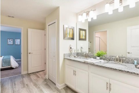 House in Davenport, Florida 8 bedrooms, 363.15 sq.m. № 1667009 - photo 10