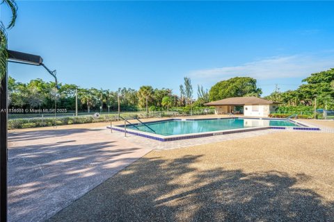 Condo in Pembroke Pines, Florida, 2 bedrooms  № 1814849 - photo 9