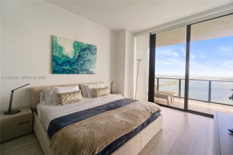 Condo in Miami, Florida, 2 bedrooms  № 2409045 - photo 15