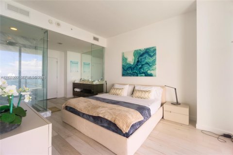 Condo in Miami, Florida, 2 bedrooms  № 2409045 - photo 16