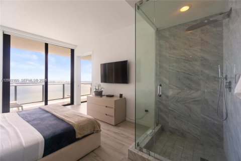 Condo in Miami, Florida, 2 bedrooms  № 2409045 - photo 18