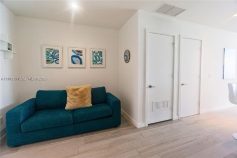 Condo in Miami, Florida, 2 bedrooms  № 2409045 - photo 14