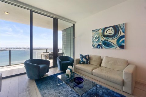 Condo in Miami, Florida, 2 bedrooms  № 2409045 - photo 3