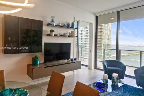 Condo in Miami, Florida, 2 bedrooms  № 2409045 - photo 11