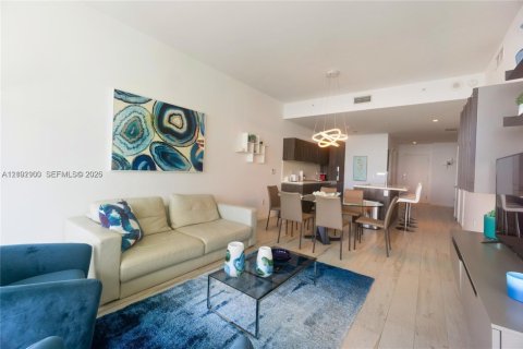 Condo in Miami, Florida, 2 bedrooms  № 2409045 - photo 6
