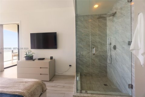 Condo in Miami, Florida, 2 bedrooms  № 2409045 - photo 19
