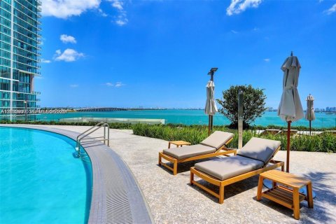 Condo in Miami, Florida, 2 bedrooms  № 2409045 - photo 27