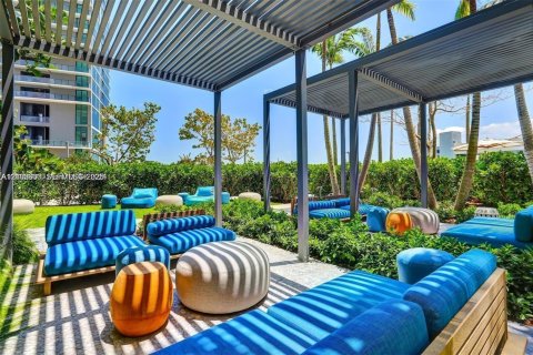Condo in Miami, Florida, 2 bedrooms  № 2409045 - photo 28